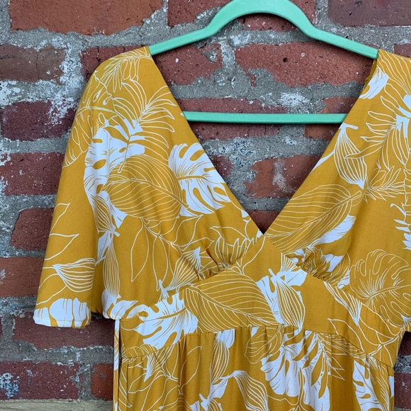 [Lulu's] Savanna Golden Yellow Floral Print Maxi - Picture 2 of 9